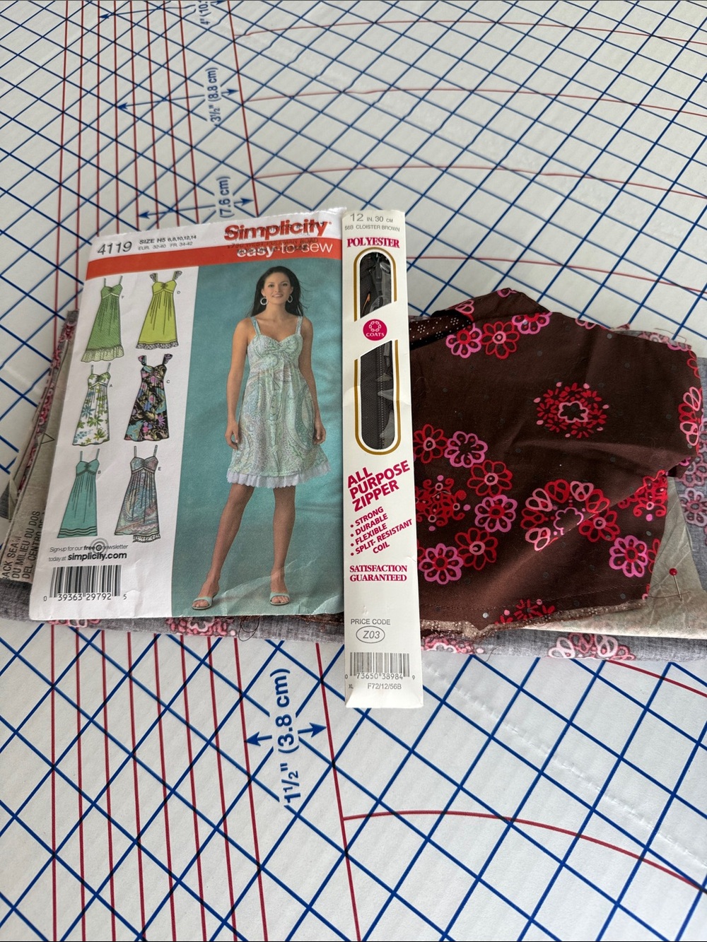 Simplicity 4119 Dress Pattern Cut Ready to Sew w Fabric & 12” Zipper Size 6-8